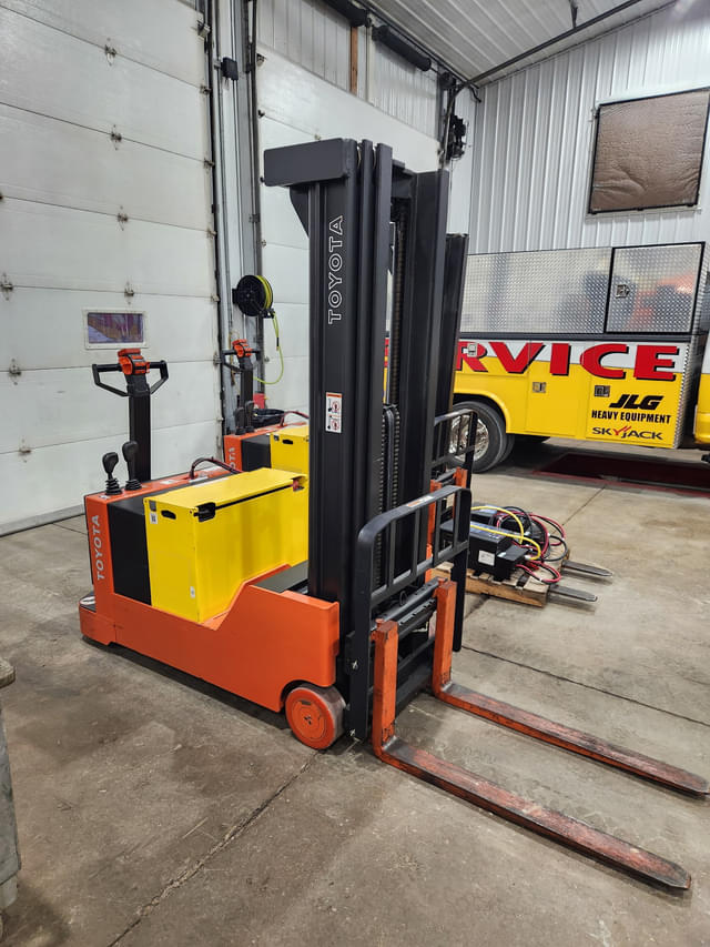 Image of Toyota 6BWC20 equipment image 4