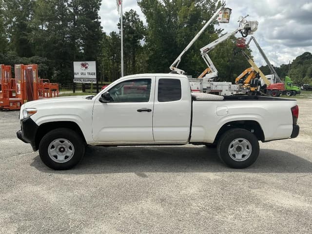 Image of Toyota Tacoma equipment image 1
