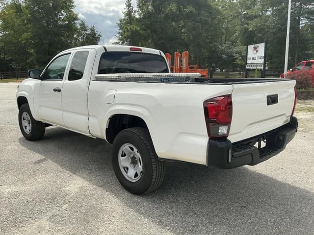 Image of Toyota Tacoma equipment image 2