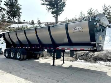 Main image Trout River Live Bottom Trailer