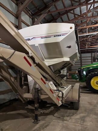 2021 Unverferth Seed Runner 3755XL Equipment Image0