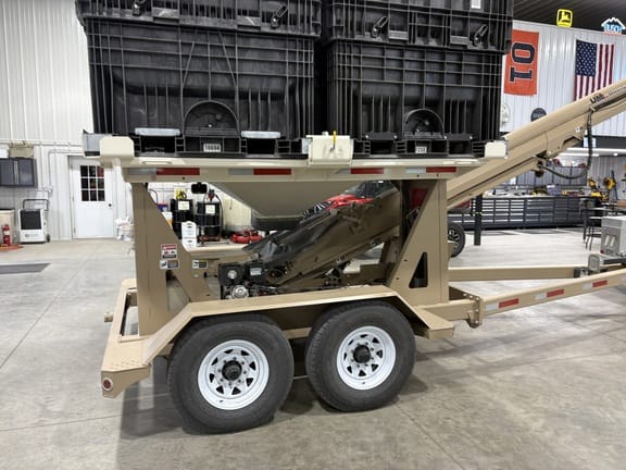 2021 Unverferth 410XL Equipment Image0