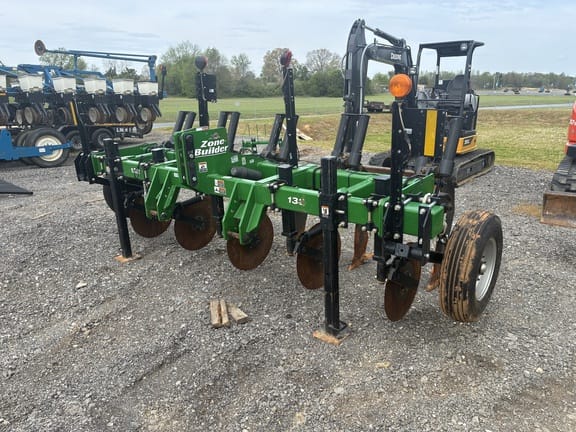 2021 Unverferth Zone-Builder 132 Equipment Image0