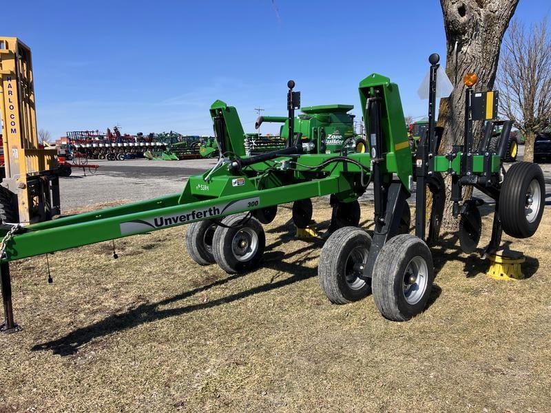 2021 Unverferth Zone-Builder 132 Equipment Image0