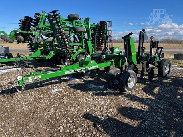 2021 Unverferth Zone-Builder 132 Equipment Image0