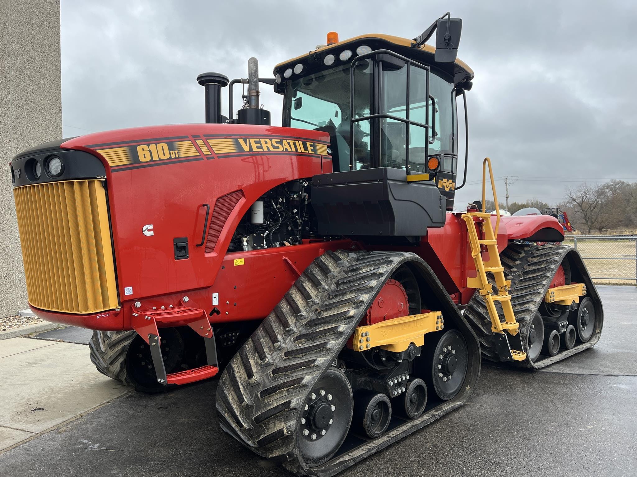 2021 Versatile 610 Equipment Image0
