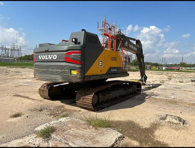 Image of Volvo EC250EL equipment image 2
