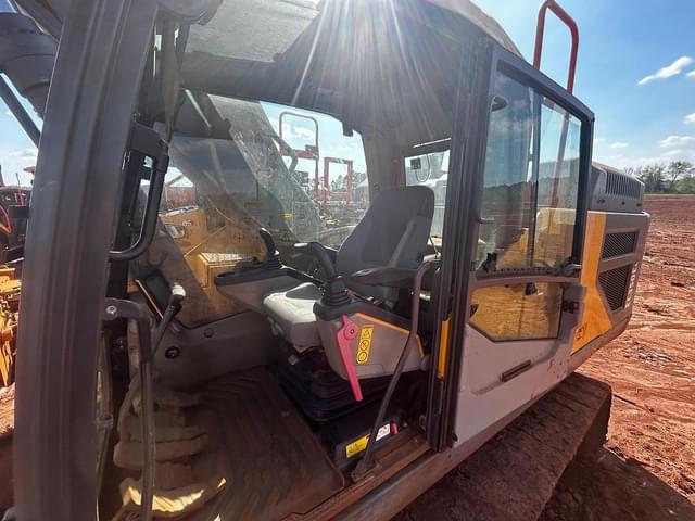 Image of Volvo EC350EL equipment image 4
