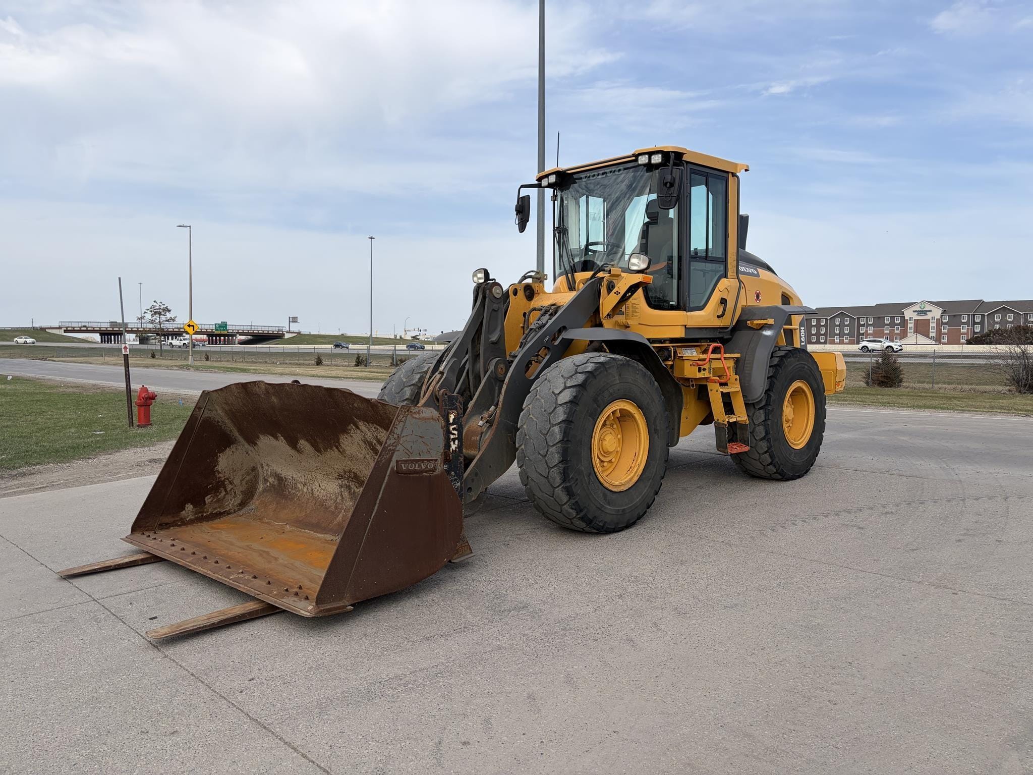 2021 Volvo L60H Equipment Image0