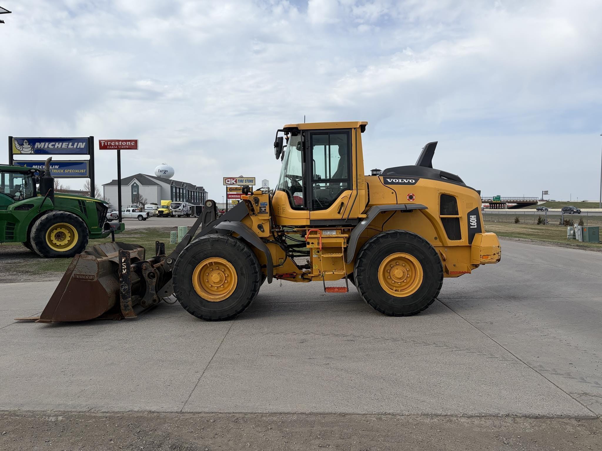 2021 Volvo L60H Equipment Image0