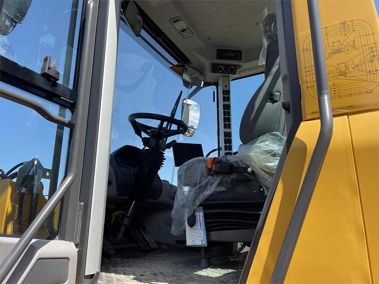 Main image Volvo L60H 21