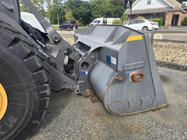 Image of Volvo L60H equipment image 4