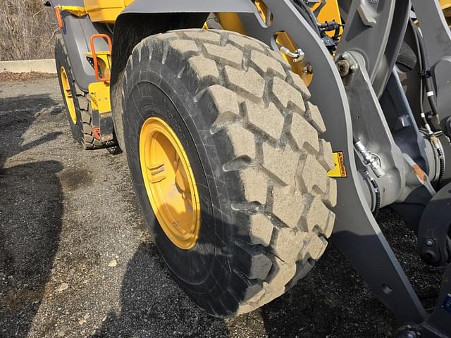 Image of Volvo L60H equipment image 4