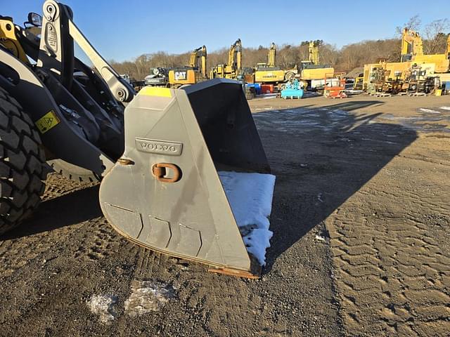 Image of Volvo L60H equipment image 4