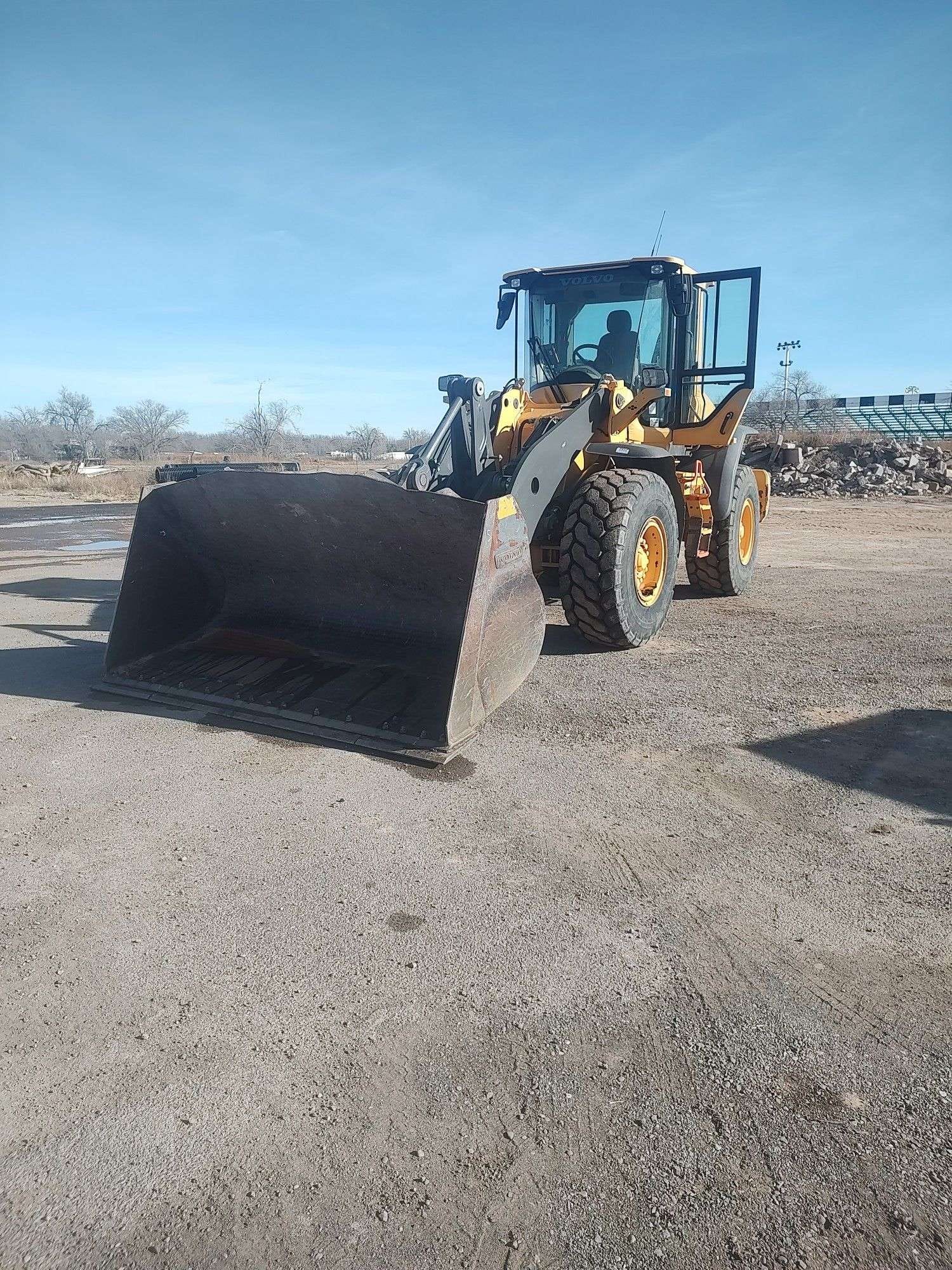 2021 Volvo L70H Equipment Image0