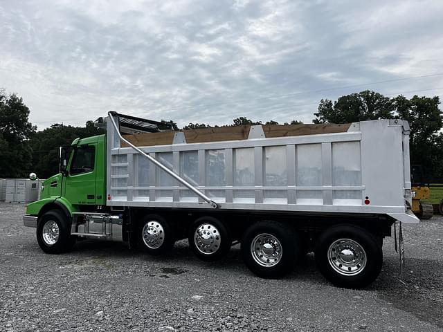 Image of Volvo VHD equipment image 1