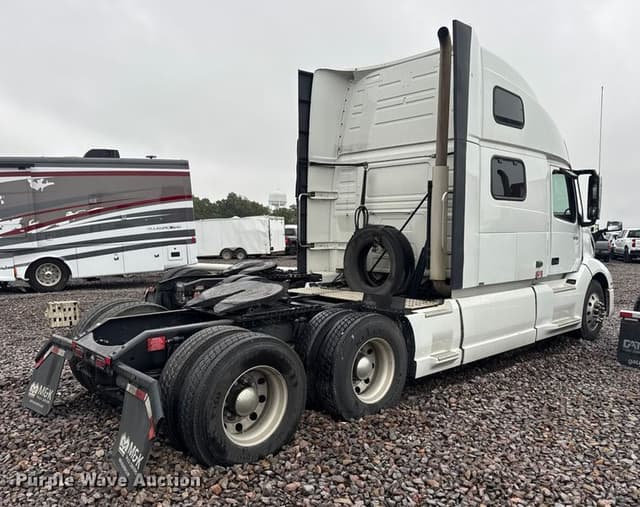 Image of Volvo VNL equipment image 4