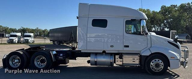 Image of Volvo VNL equipment image 3