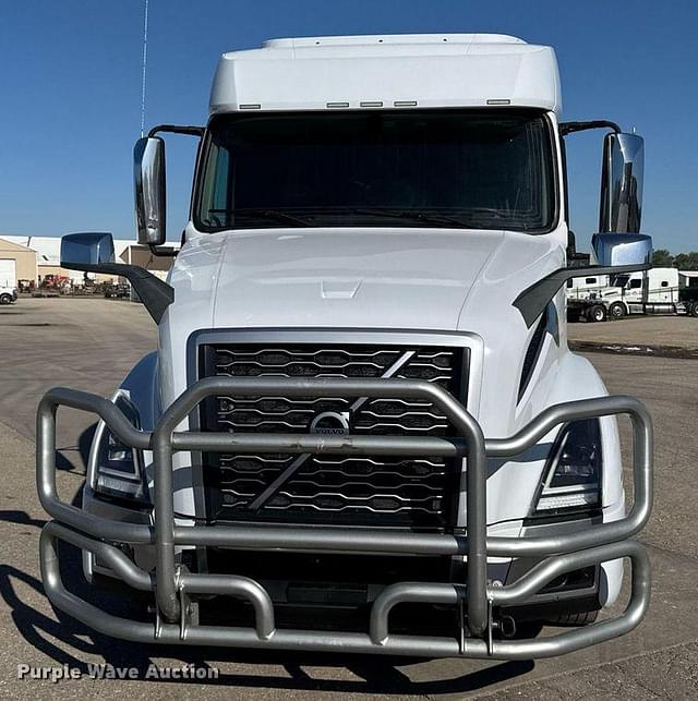 Image of Volvo VNL equipment image 1