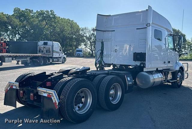 Image of Volvo VNL equipment image 4