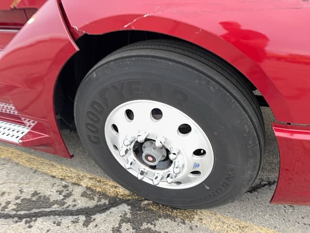 Image of Volvo VNL42T300 equipment image 3