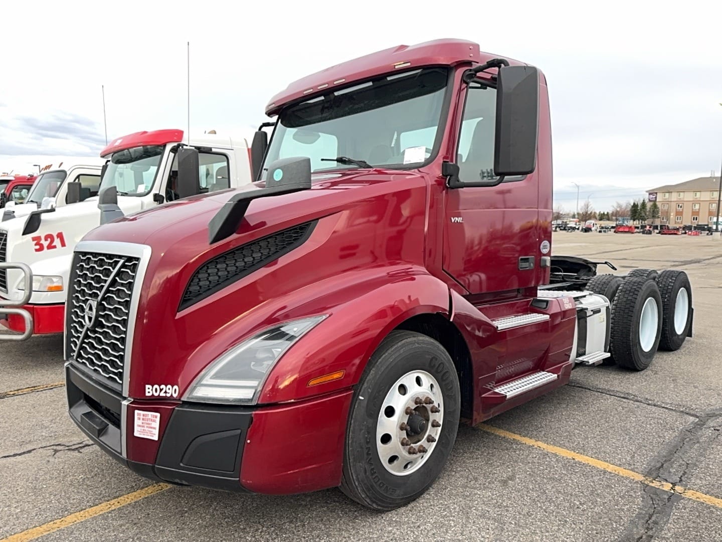 2021 Volvo VNL42T300 Equipment Image0