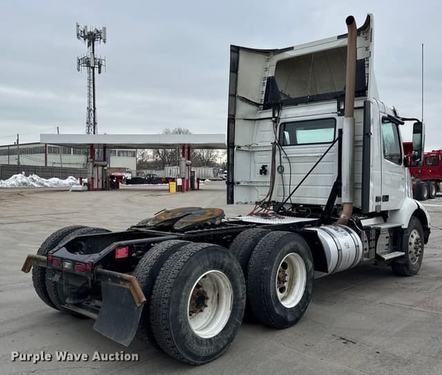 Image of Volvo VNR equipment image 4