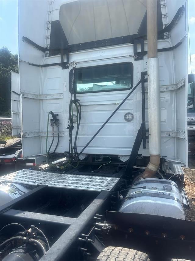 Image of Volvo D13 equipment image 4