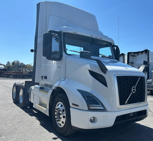 Image of Volvo VNR64T300 equipment image 2