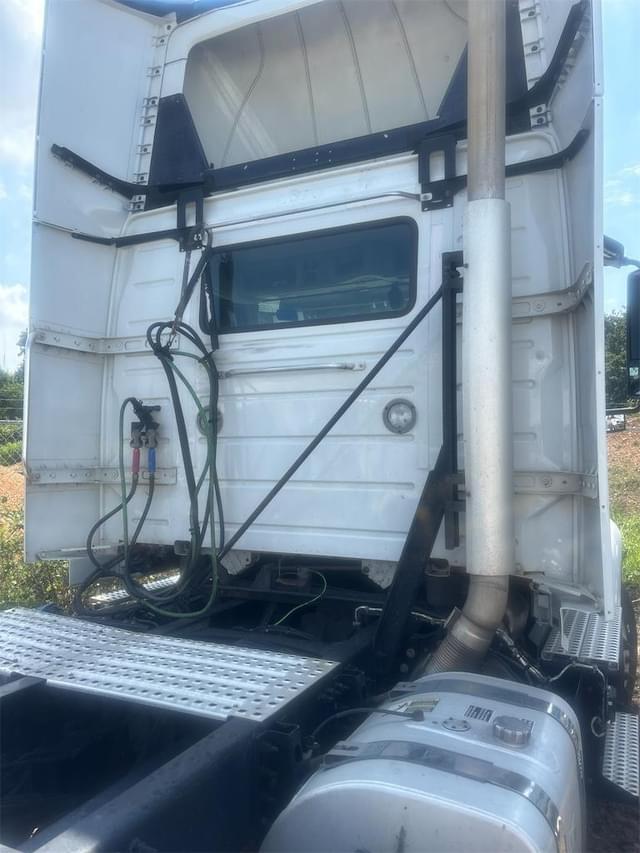 Image of Volvo D13 equipment image 3