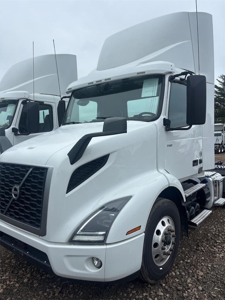 2021 Volvo VNR64T300 Equipment Image0