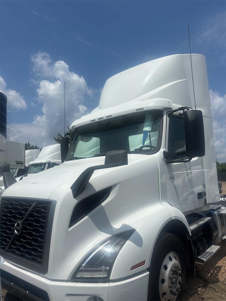 2021 Volvo VNR64T300 Equipment Image0