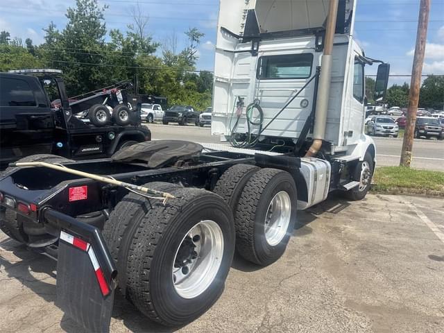 Image of Volvo D13 equipment image 4