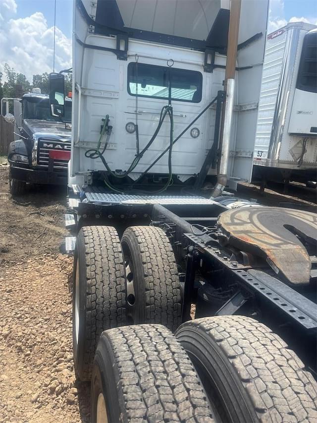 Image of Volvo D13 equipment image 4