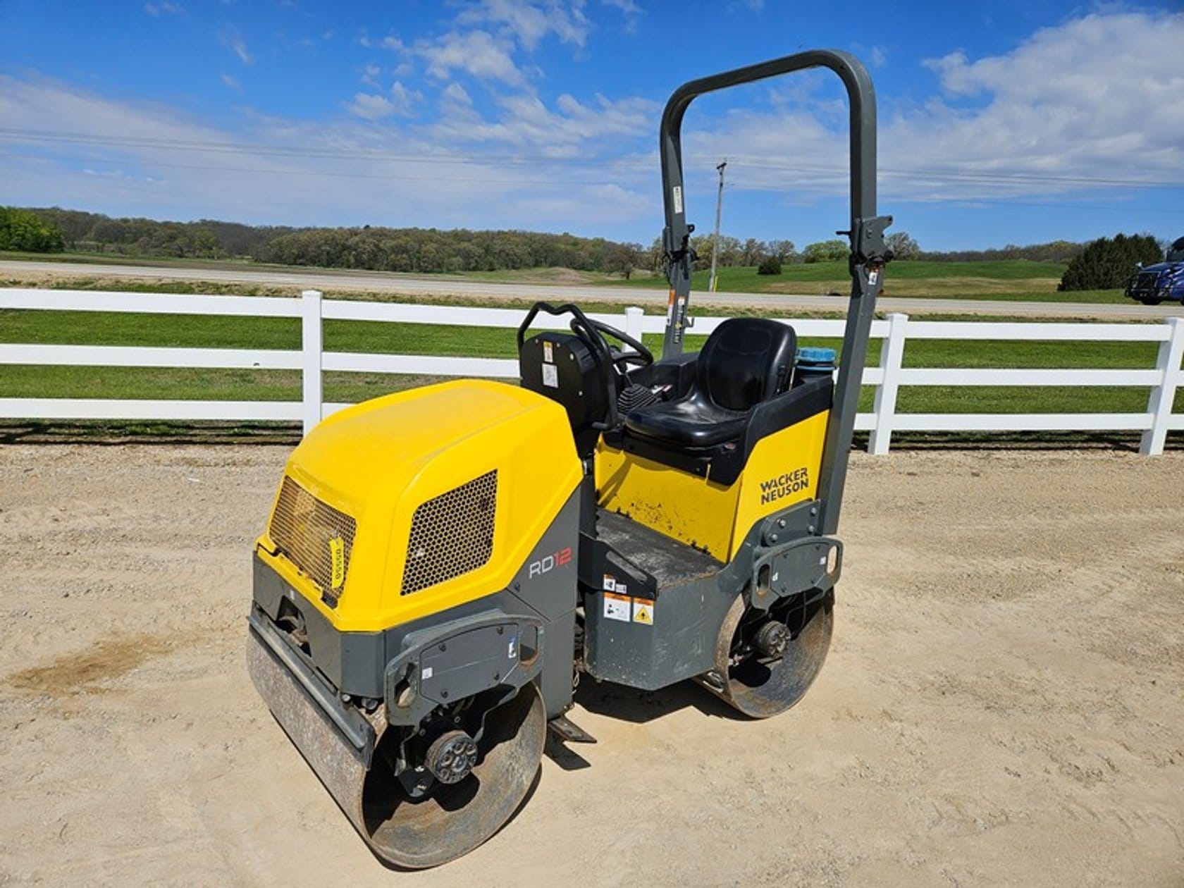 2021 Wacker Neuson RD12A Equipment Image0