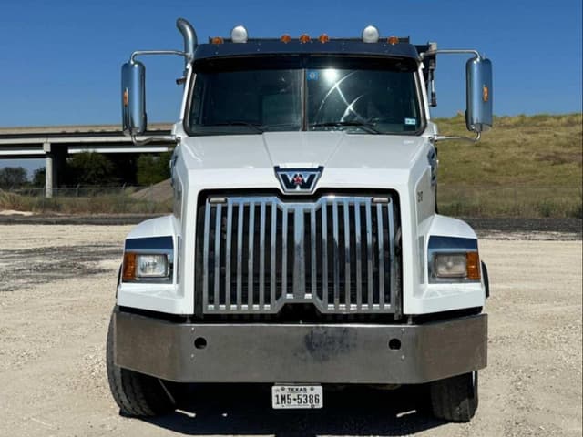 Image of Western Star 4700 equipment image 1