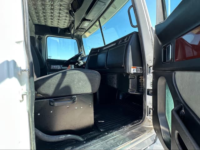 Image of Western Star 4700 equipment image 4