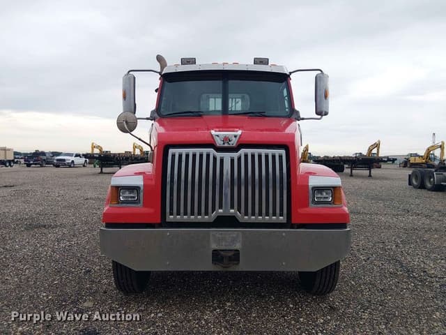 Image of Western Star 4700 equipment image 1