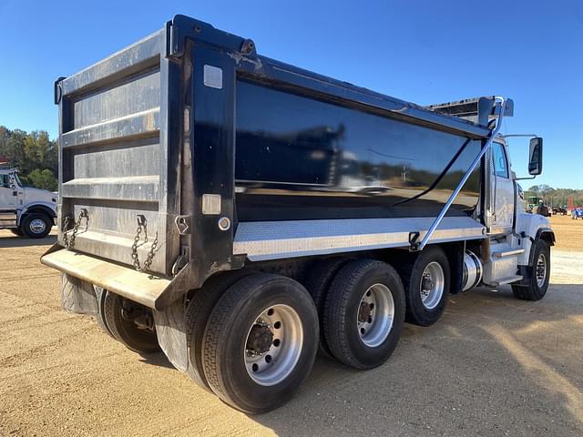 Image of Western Star 4700 equipment image 2