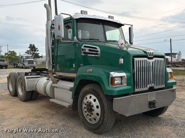 Image of Western Star 4700SF equipment image 2