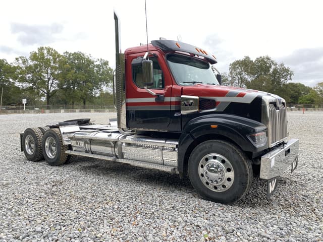 Image of Western Star 4900 equipment image 3