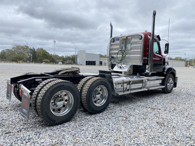 Image of Western Star 4900 equipment image 2