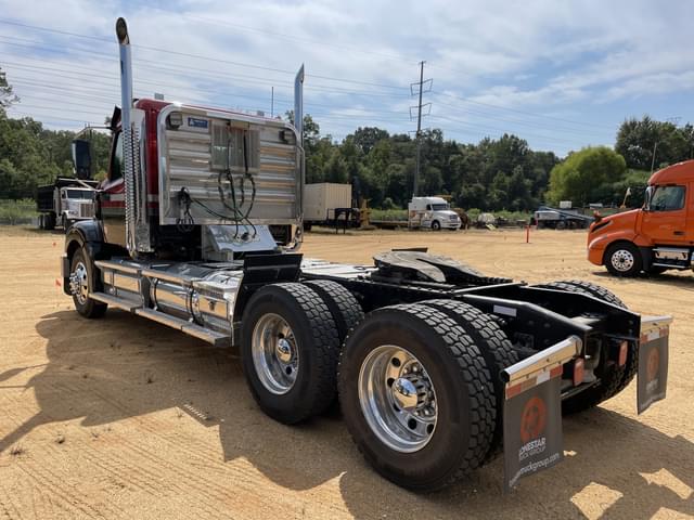 Image of Western Star 4900 equipment image 1