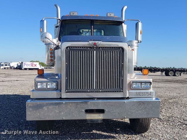 Image of Western Star 4900 equipment image 1