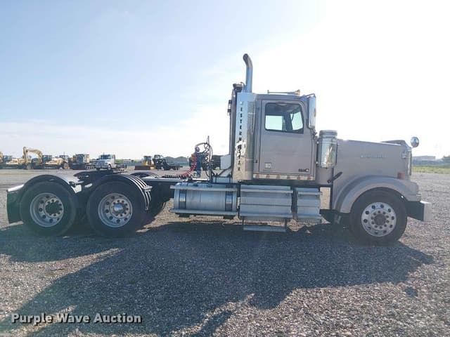 Image of Western Star 4900 equipment image 3