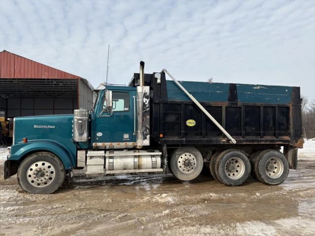 Image of Western Star 4900 equipment image 1