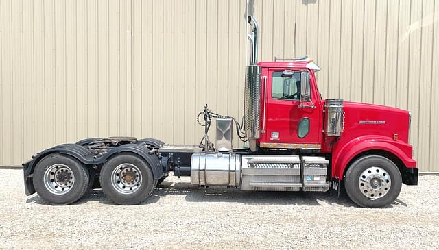 Image of Western Star W4900SF equipment image 2