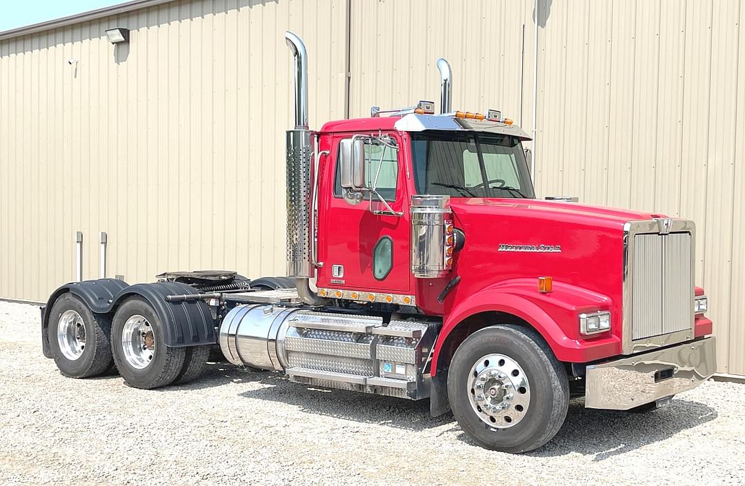 Image of Western Star W4900SF Primary image
