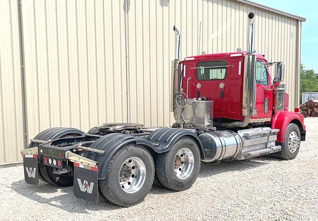 Image of Western Star W4900SF equipment image 4