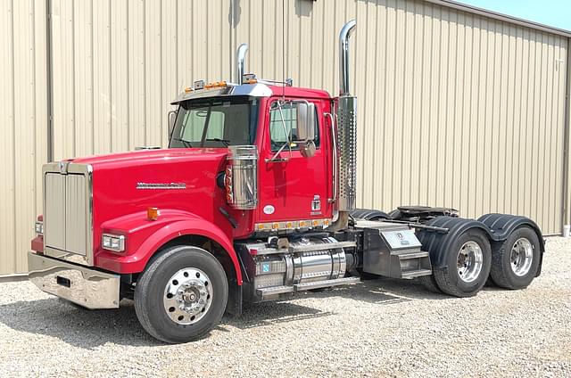 Image of Western Star W4900SF equipment image 1